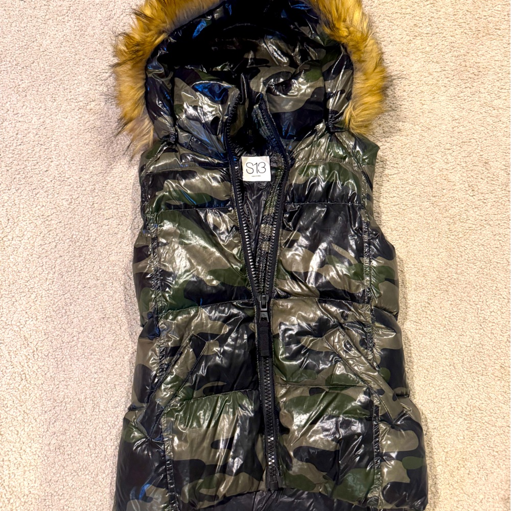 Sam S13 girls camo down vest with removable hood size 8